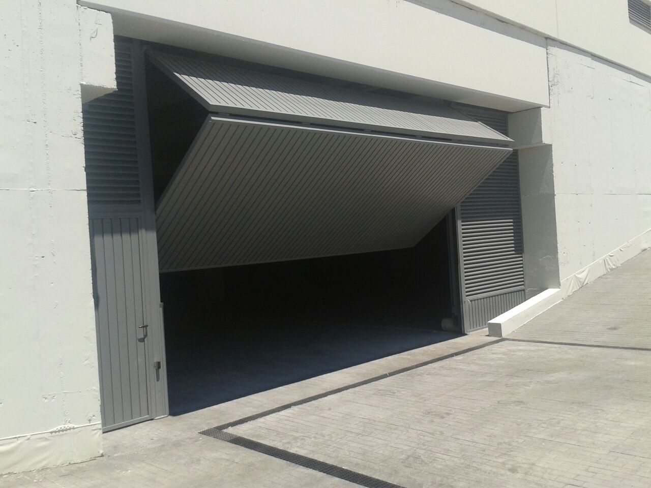 BASCULANTE  - Reparación Puertas de Garaje Basculantes
