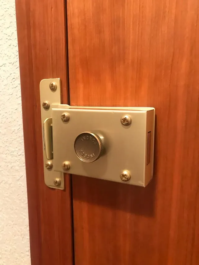 cerradura inceca 2 - Cambiar cerradura puerta barcelona