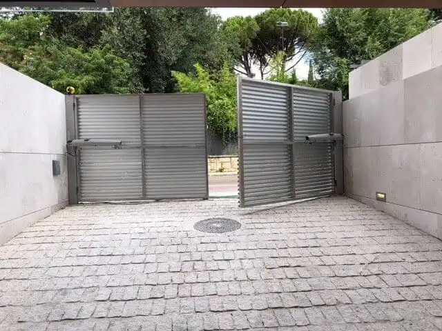 puerta batiente garaje - Reparación Puertas de Garaje Batientes